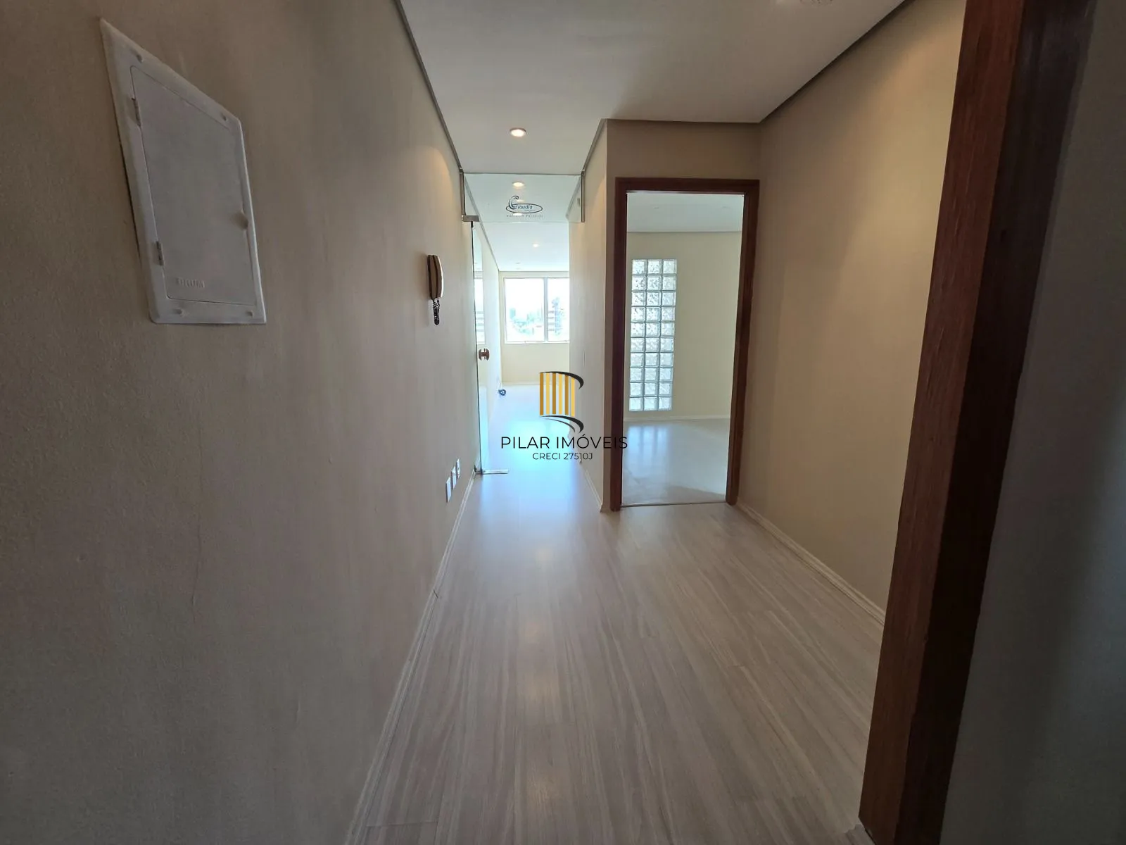 Conj/sala coml.48,09 m2 priv.rua Fabricio Pilar,Mont'Serrat.R$162 mil