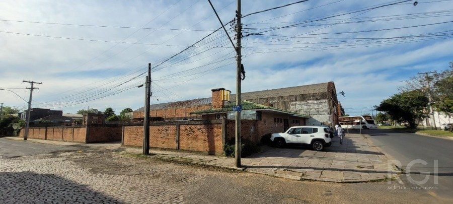 Depósito Pavilhão Venda no Bairro Navegantes  com 1800m²  de terreno e 324m² de escritórios - De esquina - Pilar Imóveis