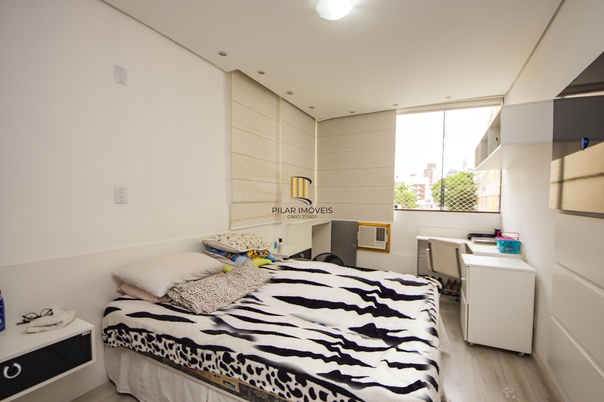 casa de rua com piscina