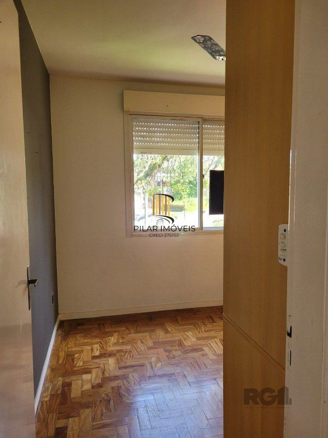Apartamento 2 dormitórios com vaga no Bairro Cristal.