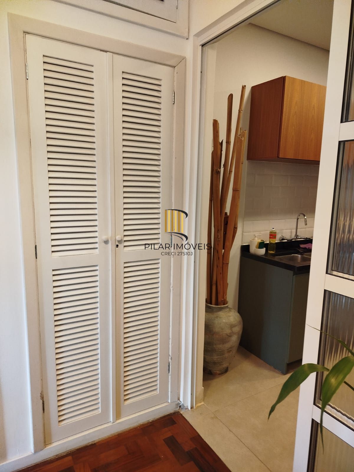 Venda Apartamento  03 dormitórios, transformados em 02, sendo um deles suíte Moinhos de vento Porto Alegre