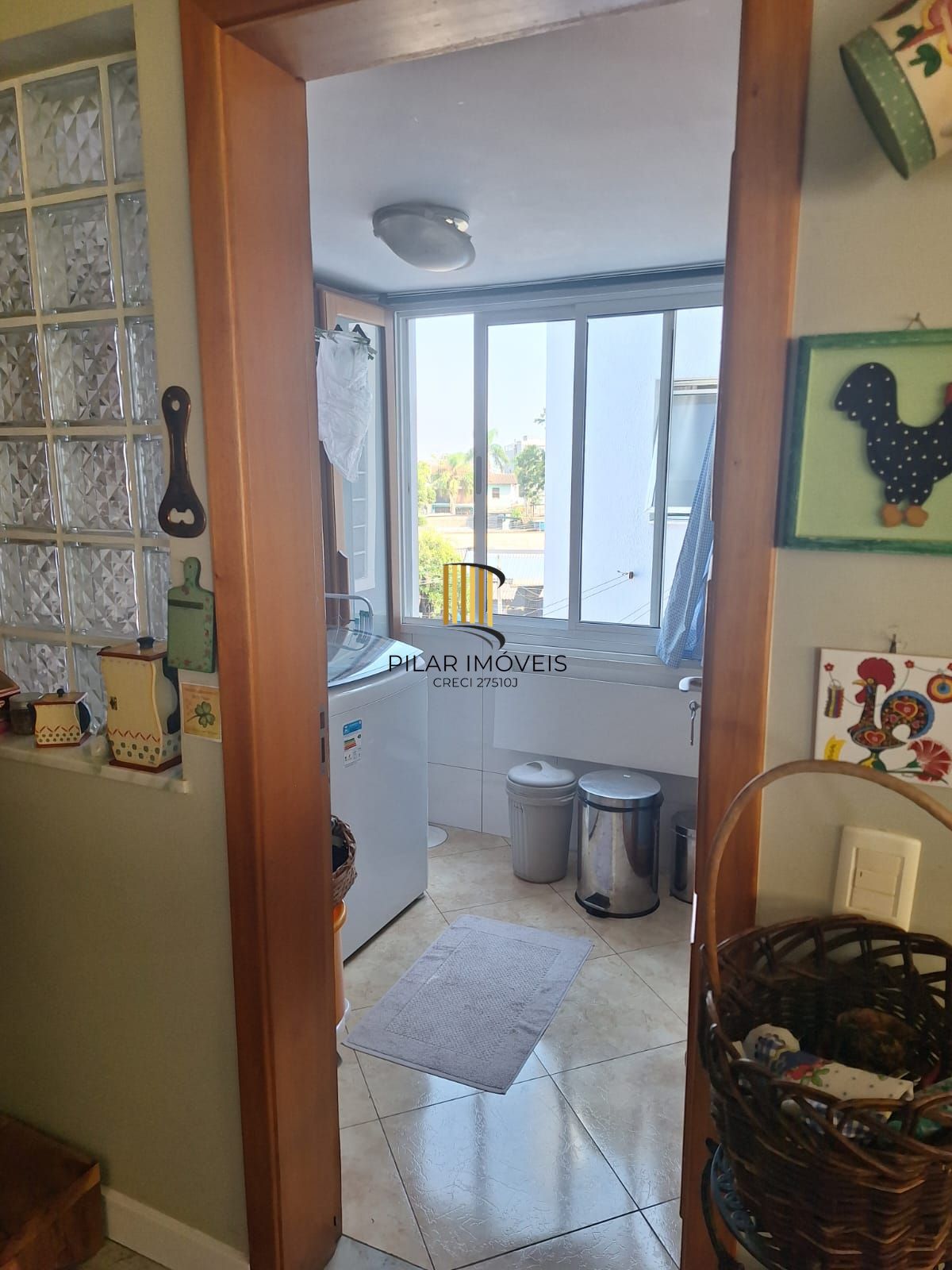 Excelente prédio na Vila Jardim Porto Alegre, de 870 metros de área construída com 02 apartamentos sendo  (#201 com 173,13m2 ) (#202 com 211,45m2) e 01cobertura com 180,00m2, sendo as 03 unidades totalmente mobiliadas com moveis sob medida, equipamentos de 1ª qualidade, Prédio com 05 vagas para estacionamento interno, coberto.