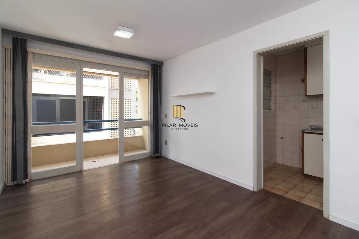 Excelente apto. no Bairro Partenon, com 52m2 de área útil, semi mobiliado, de 01 dormitório c/ uma vaga de garagem escriturada e coberta