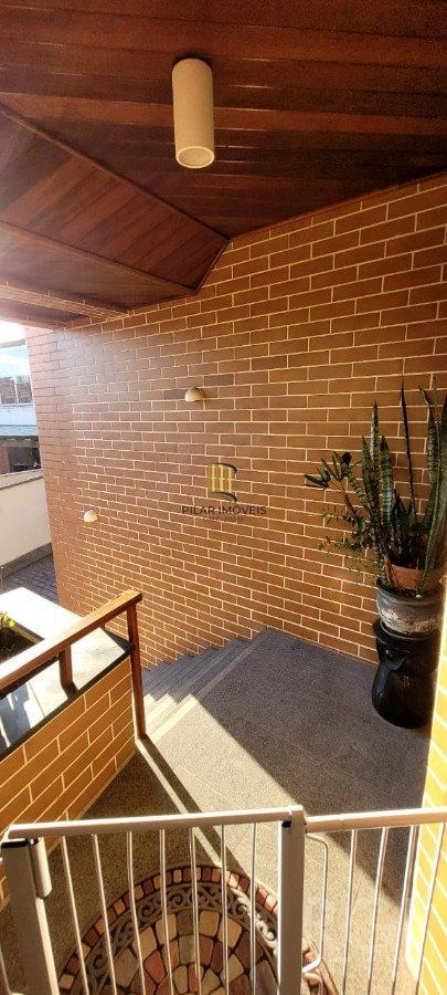 VENDA Casa  em condomínio  com 3 quartos,  suite,   no Bairro Chácara das Pedras,  Porto Alegre RS,  na  rua Monte Alverne. 