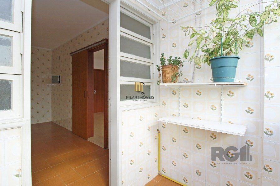 Apartamento a venda de 2 dormitórios na Rua Santa Cecilia Porto Alegre