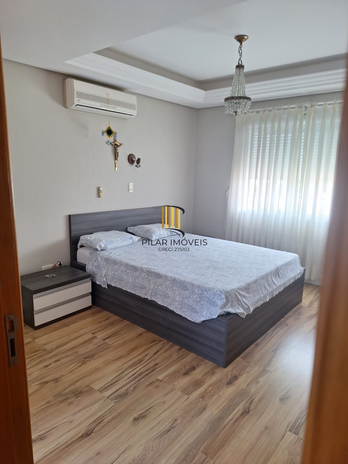 Excelente prédio na Vila Jardim Porto Alegre, de 870 metros de área construída com 02 apartamentos sendo  (#201 com 173,13m2 ) (#202 com 211,45m2) e 01cobertura com 180,00m2, sendo as 03 unidades totalmente mobiliadas com moveis sob medida, equipamentos de 1ª qualidade, Prédio com 05 vagas para estacionamento interno, coberto.