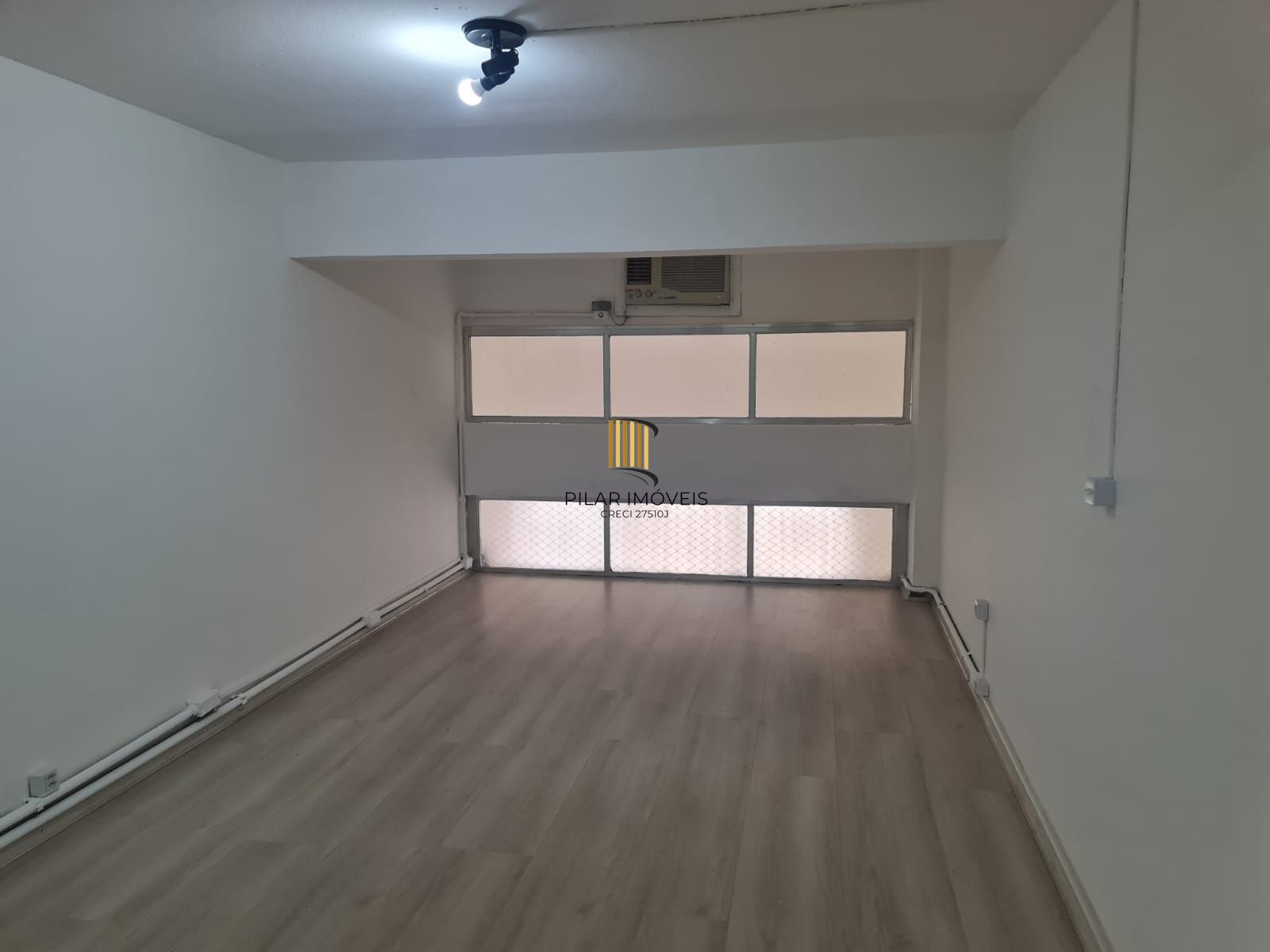 Excelente sala comercial no coração do bairro Bom Fim.