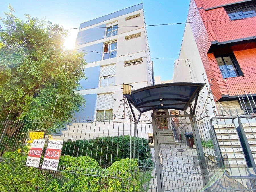 Apartamento 2 dormitórios com excelente localização, ventilado e iluminado., mobiliado, com churrasqueira ,  split nos quartos.