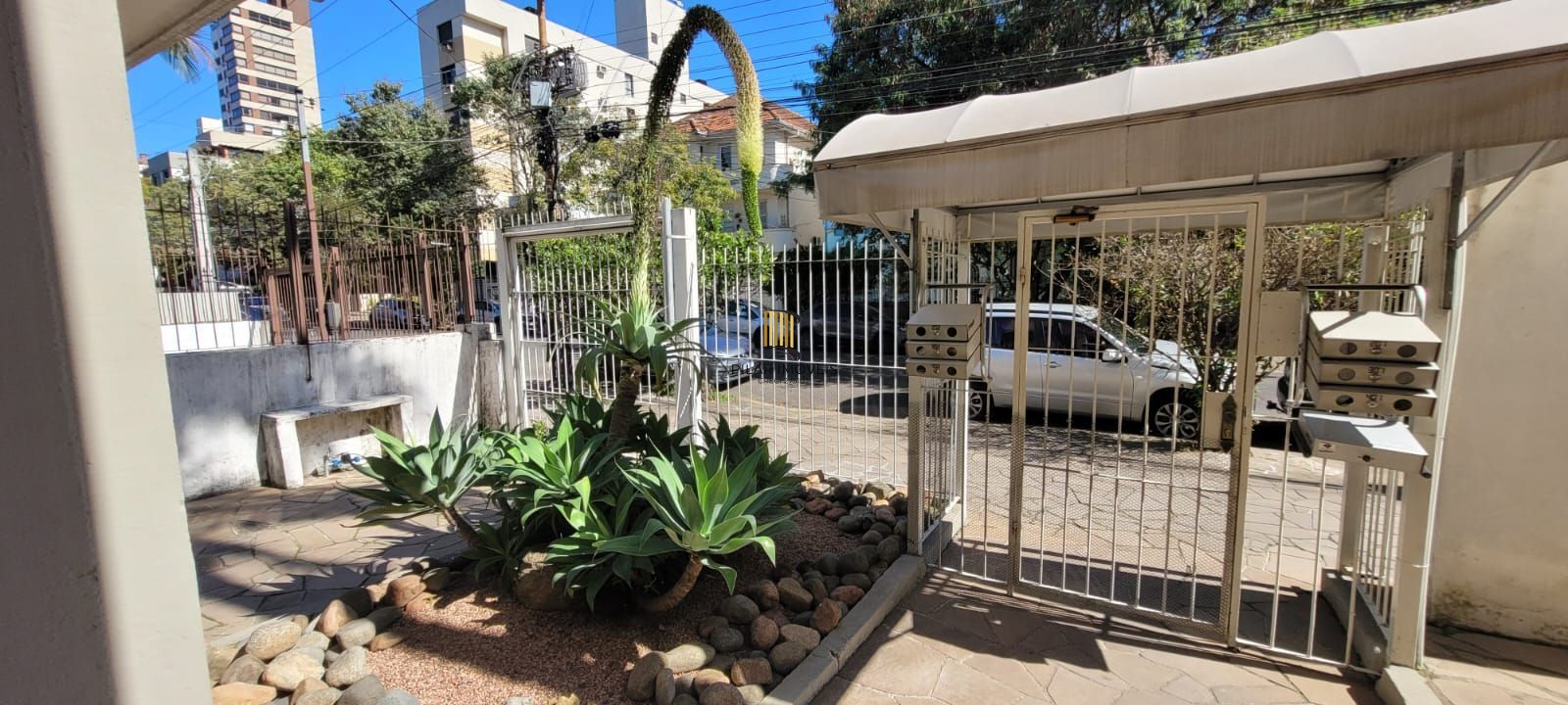 excelente apartamento 3 dorm transformado em 2 com dependencia completa