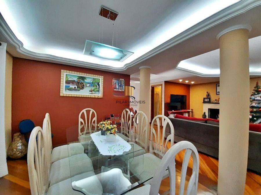 Casa 5 dormitórios no bairro Vila Nova