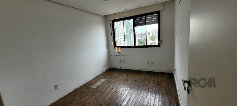 Apartamento a venda 2 dormitórios com churrasqueira, 1 suite, elevador e garagem,  bairro Santana, Porto Alegre RS