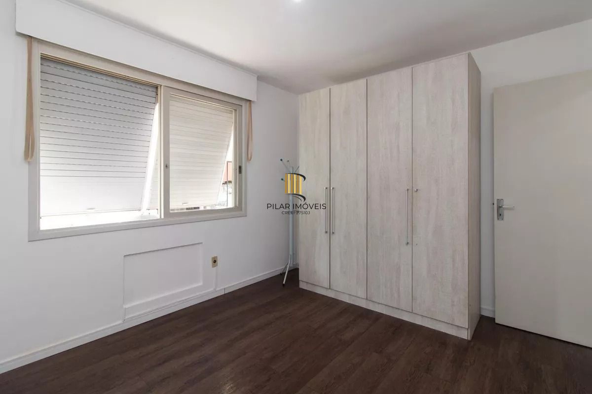 Excelente apto. no Bairro Partenon, com 52m2 de área útil, semi mobiliado, de 01 dormitório c/ uma vaga de garagem escriturada e coberta