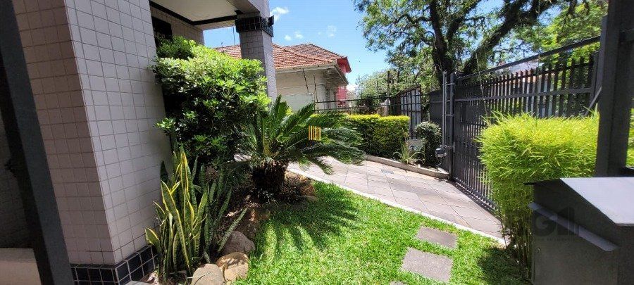 Apartamento de 2 dormitórios grande com suite, sacada fechada com churrasqueira, elevador, garagem, no Bairro São João / Higienópolis