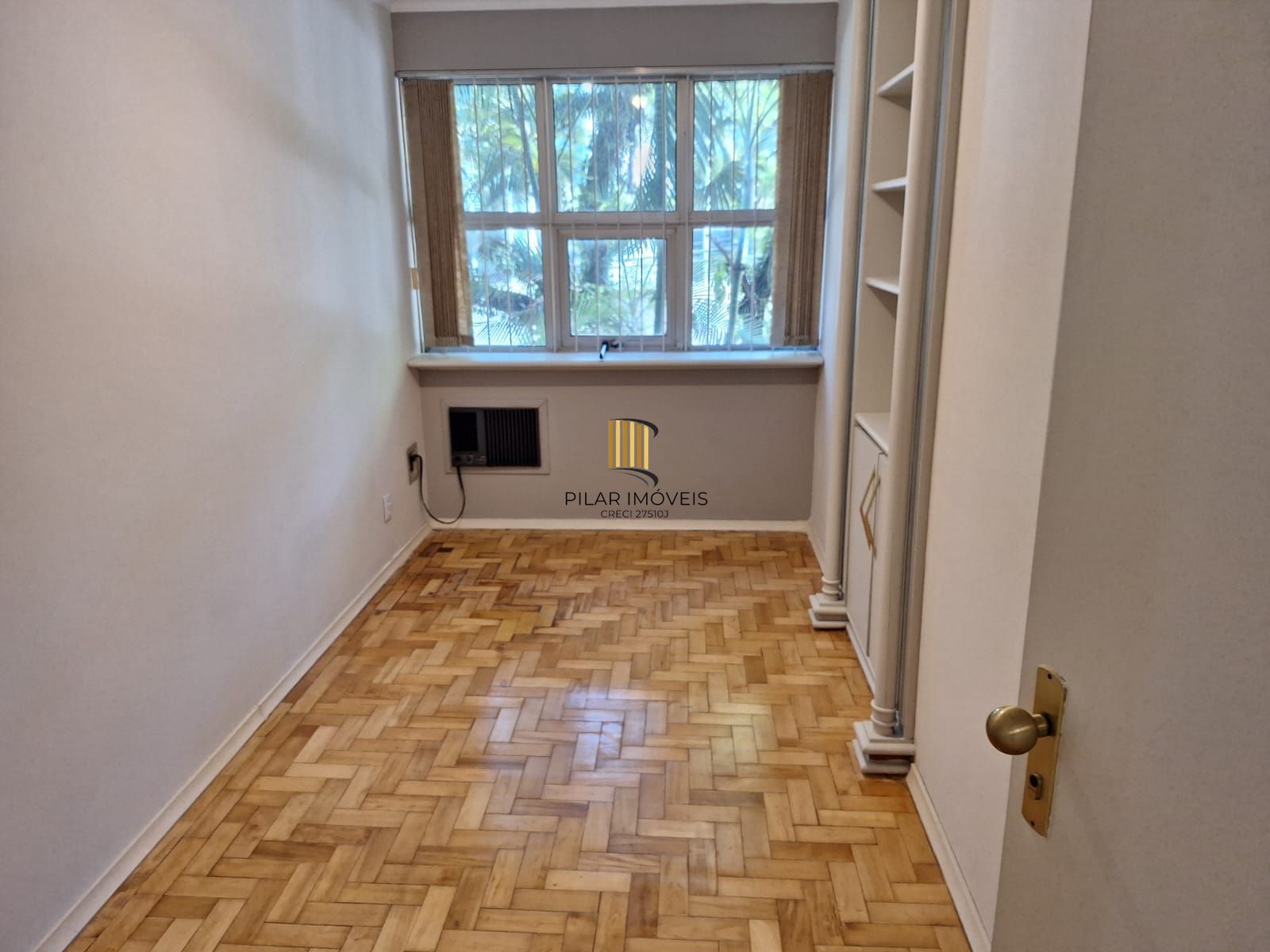 Sala coml. 42,61m2 c/divisórias, Rua Mostardeiro, Independência,R$190 mil