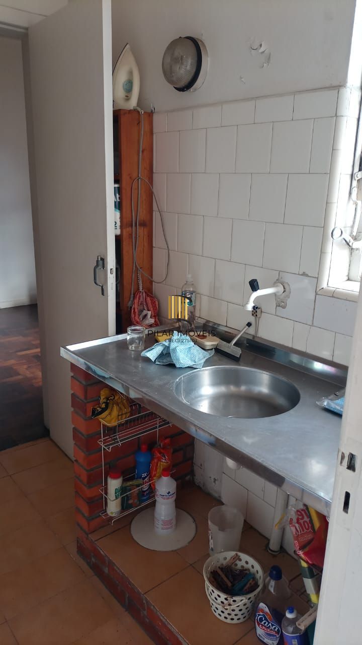 apartamento com 74m de área privativa, 02 dormitórios, sendo um deles com sacada, Rua Pinto Bandeira