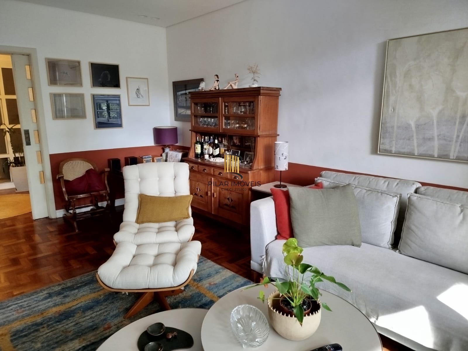 Venda Apartamento  03 dormitórios, transformados em 02, sendo um deles suíte Moinhos de vento Porto Alegre