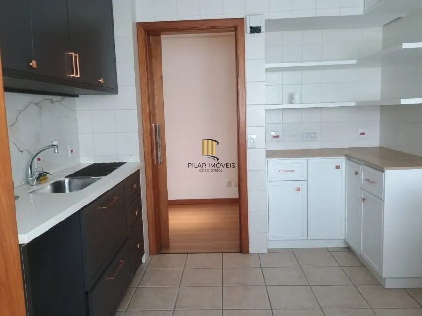 VENDA apartamento de 3 dormitórios, no bairro Moinhos de Vento, com 158 m² de área privativa