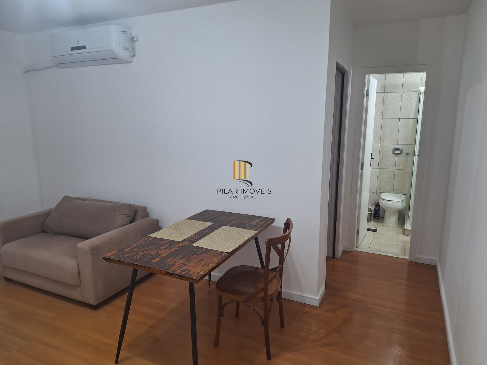 Excelente apto. de frente com 48m2 de área privativa, no bairro Santa Cecilia, com 01 amplo dormitorio