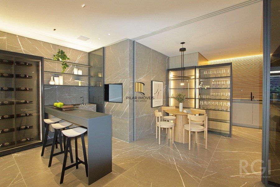Apartamento para Venda - 230m², 3 dormitórios, sendo 3 suites, 3 vagas - Petrópolis