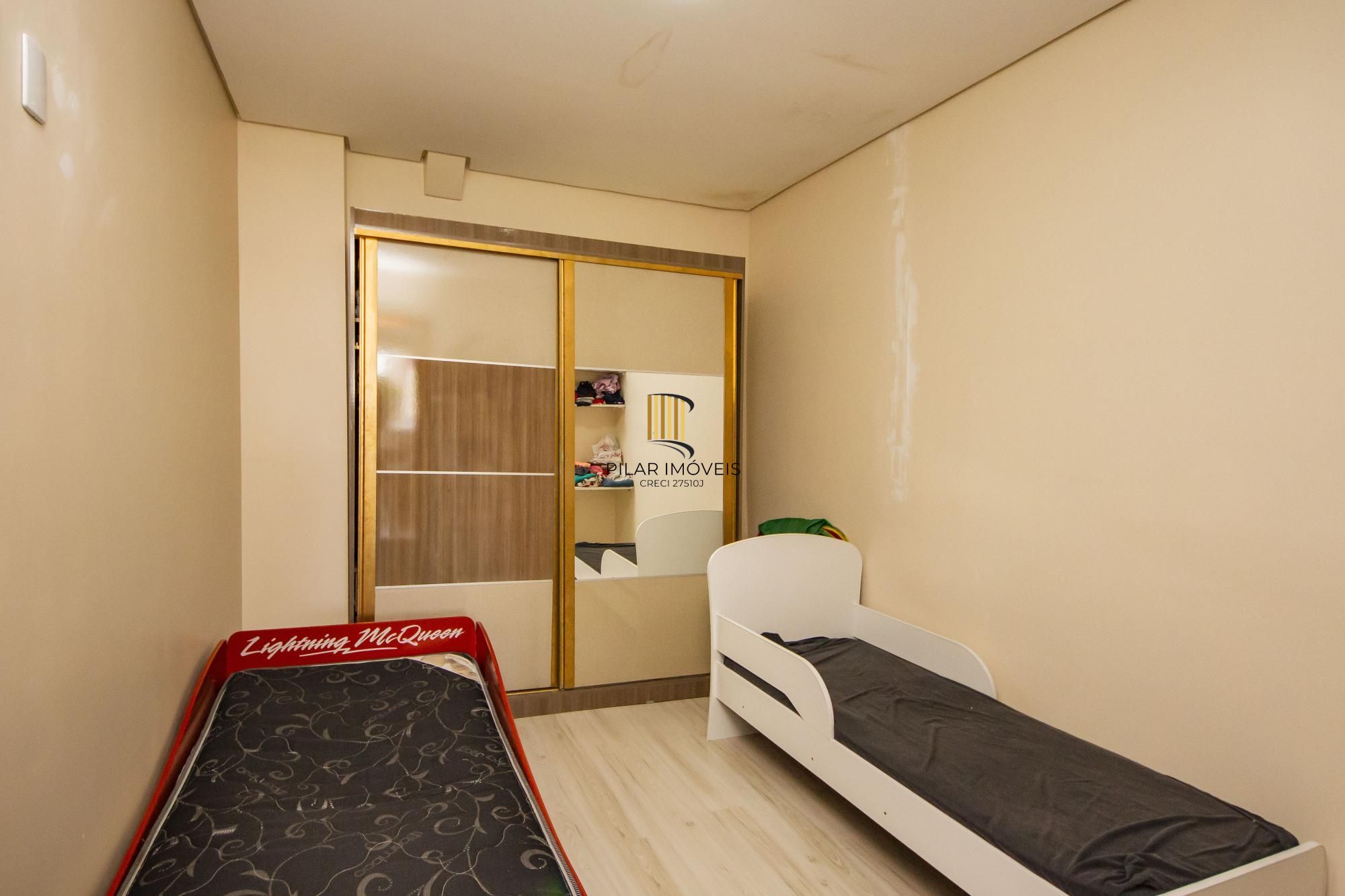 casa de rua com piscina