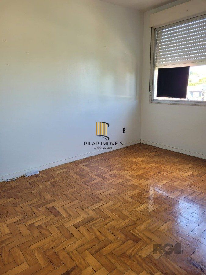 Apartamento 2 dormitórios com vaga no Bairro Cristal.