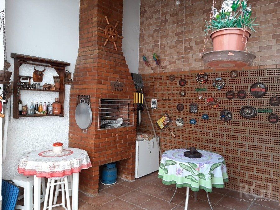 Casa para Venda - 136.6m², 4 dormitórios, 2 vagas - Rio Branco