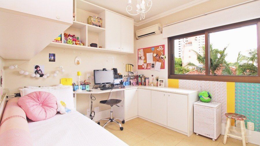 Apartamento para Venda  -  2 dormitórios,  1 suite,  andar alto,  LAREIRA, CHURRASQUEIRA 2 vagas - Petrópolis