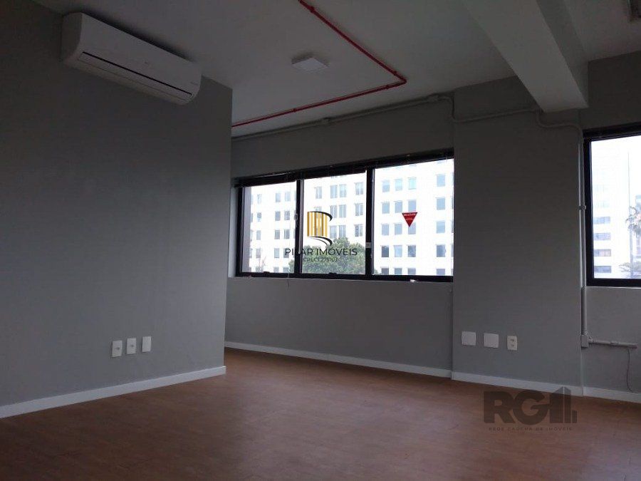 Sala comercial na Av Carlos Gomes, 39m², garagem, portaria