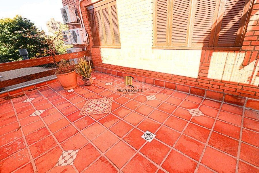 Excelente apartamento de 3 dormitórios , uma suíte , próximo ao Grêmio Náutico União de Petrópolis,