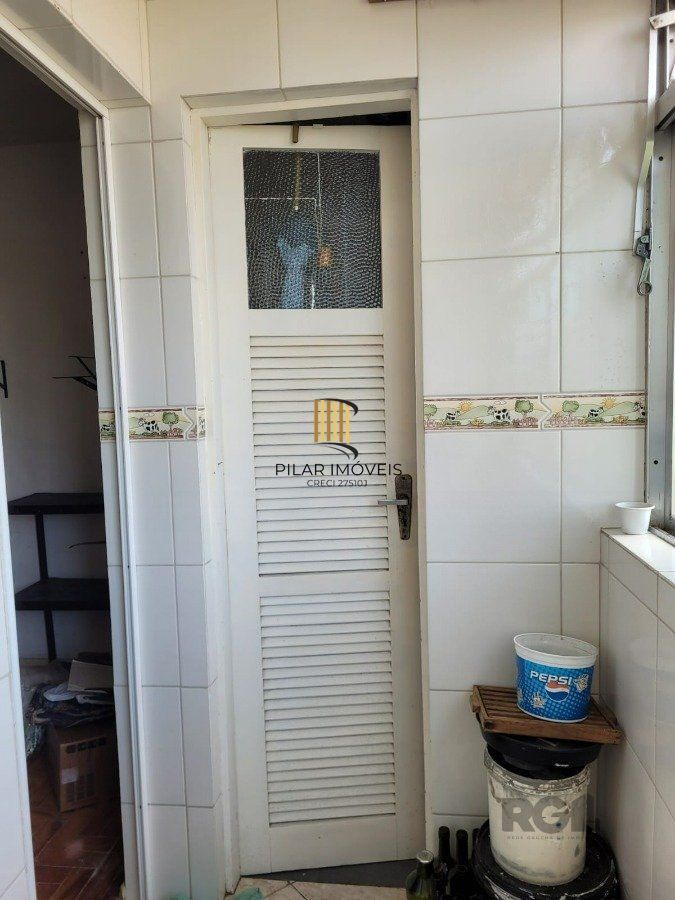 Apartamento 2 dormitórios com vaga no Bairro Cristal.