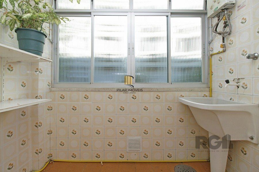 Apartamento a venda de 2 dormitórios na Rua Santa Cecilia Porto Alegre