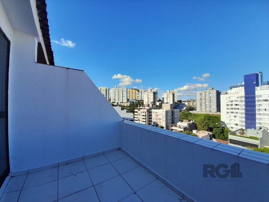 Sala duplex, 67,5m² privativos, boa orientação solar, fundos para a Protásio Alves