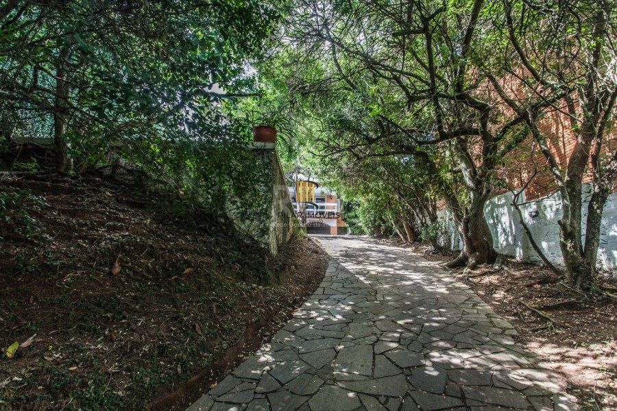 Casa para Venda - 400m², 3 dormitórios, sendo 1 suites, 5 vagas - Cristal
