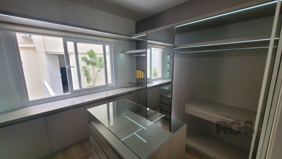 Venda, casa com 3 dormitórios, sendo 2 suítes, piscina, opção para 4º dormitório, 4 vagas, na Chácara das pedras, Porto Alegre RS