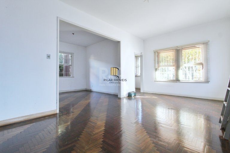 Casa para Venda - 200m², 4 dormitórios, 4 vagas - Medianeira