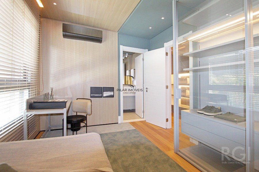 Apartamento para Venda - 230m², 3 dormitórios, sendo 3 suites, 3 vagas - Petrópolis