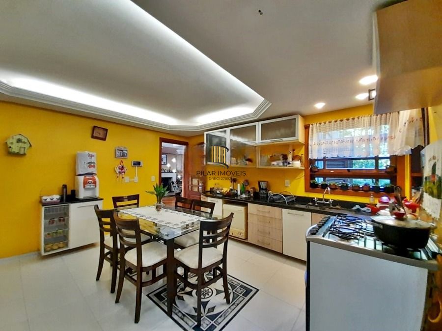 Casa 5 dormitórios no bairro Vila Nova