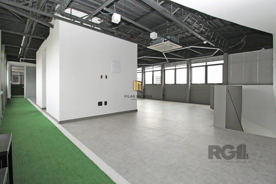 Conjunto com 171,46m² área privativa, com 1 vaga de garagem.