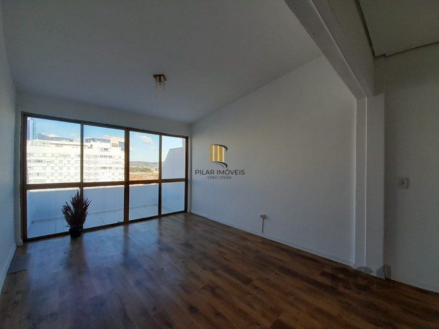 Sala duplex, 67,5m² privativos, boa orientação solar, fundos para a Protásio Alves