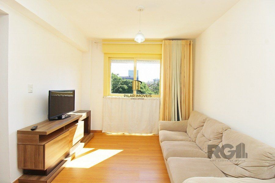 Apartamento 2 dormitórios com excelente localização, ventilado e iluminado., mobiliado, com churrasqueira ,  split nos quartos.