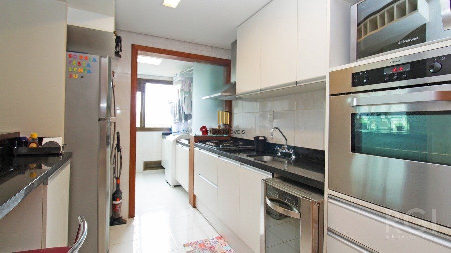 Apartamento para Venda  -  2 dormitórios,  1 suite,  andar alto,  LAREIRA, CHURRASQUEIRA 2 vagas - Petrópolis
