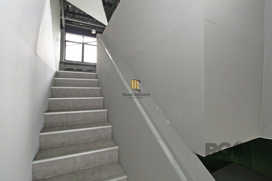 Conjunto com 171,46m² área privativa, com 1 vaga de garagem.