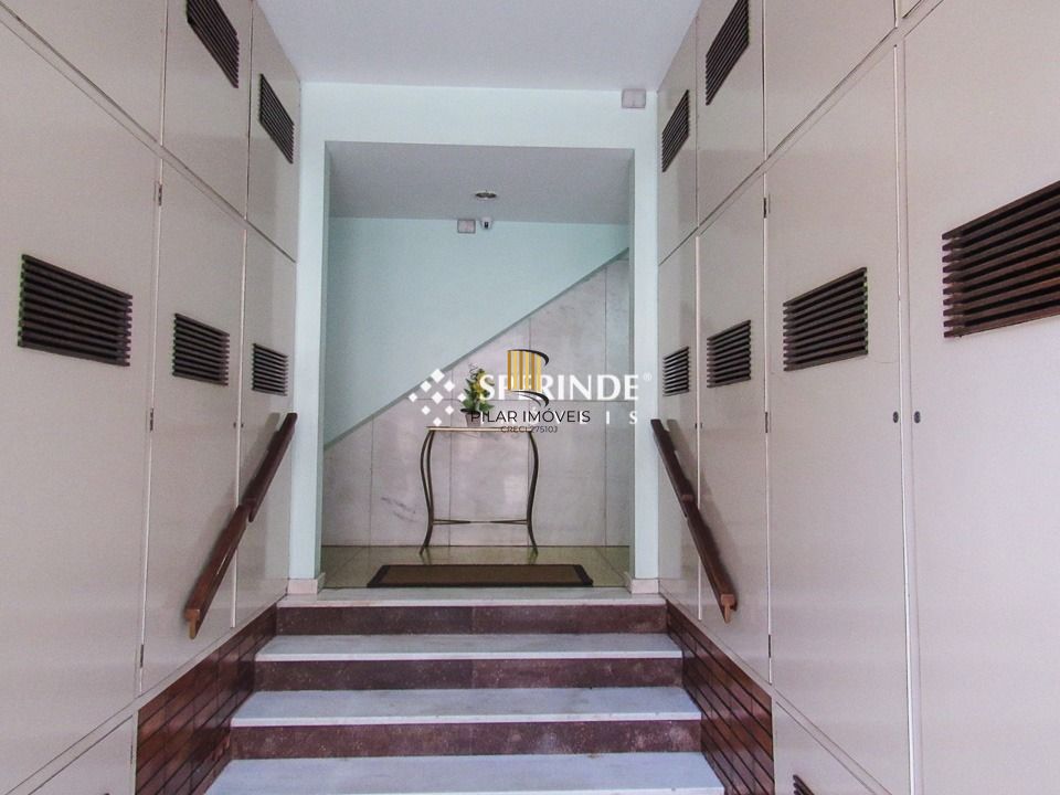 Apartamento de 01 dorm com sacada e cozinha e banheiro reformados