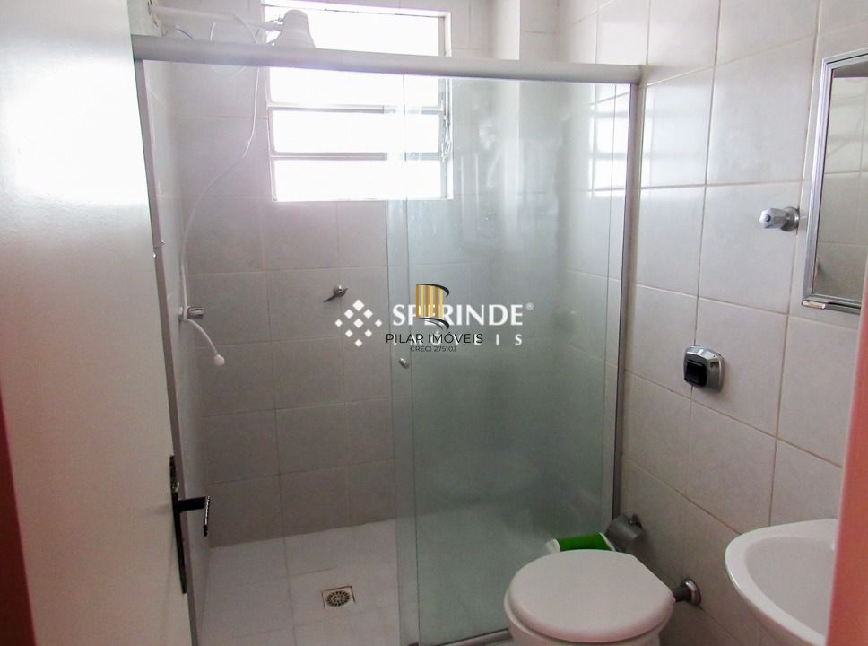 Apartamento de 01 dorm com sacada e cozinha e banheiro reformados