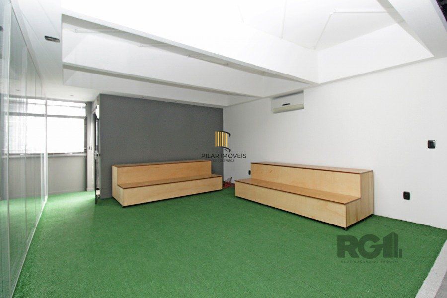 Conjunto com 171,46m² área privativa, com 1 vaga de garagem.