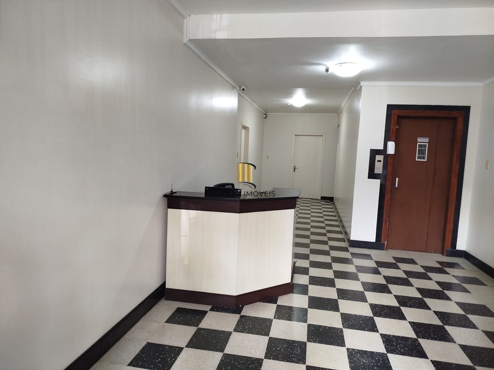 Venda Apartamento  03 dormitórios, transformados em 02, sendo um deles suíte Moinhos de vento Porto Alegre