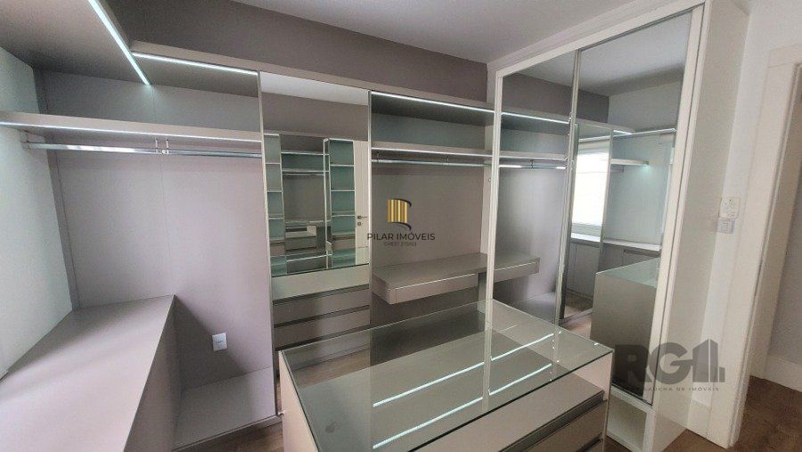 Venda, casa com 3 dormitórios, sendo 2 suítes, piscina, opção para 4º dormitório, 4 vagas, na Chácara das pedras, Porto Alegre RS