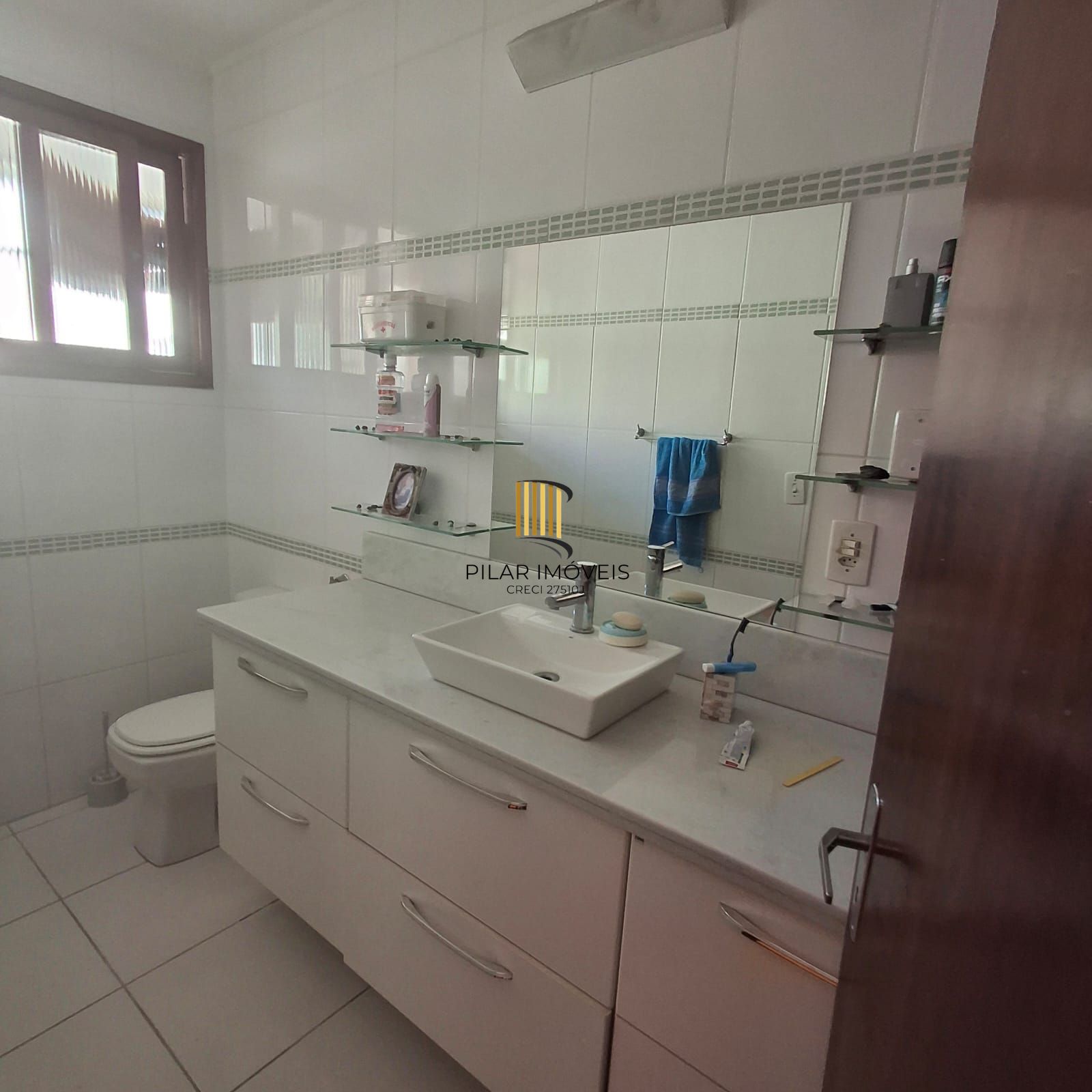 Amplo apartamento de 3 dormitórios próximo ao Zaffari Cabral, Parcão, Colegio Leonardo da Vinci