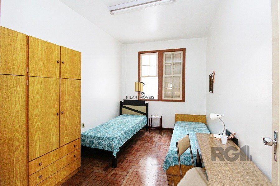 Apartamento a venda na Avenida Alberto Bins com 4 quartos, 2 banheiros, elevador, frente a fundos,  no coração do Centro Histórico de Porto Alegre