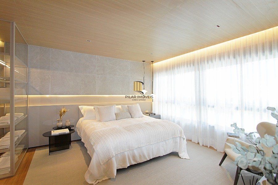 Apartamento para Venda - 230m², 3 dormitórios, sendo 3 suites, 3 vagas - Petrópolis